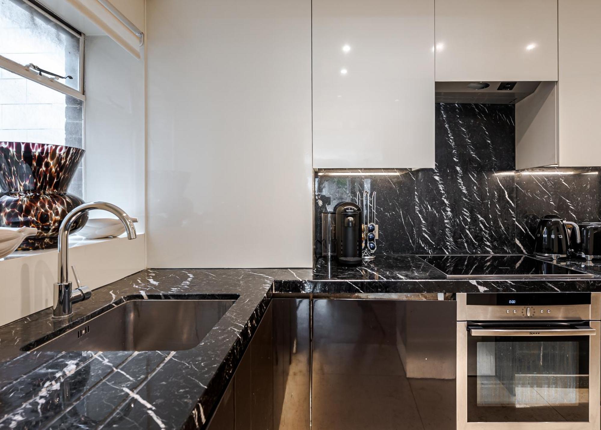 Modern Knightsbridge Apartment With Balcony Overlooking Harrods Prime Location London Luaran gambar